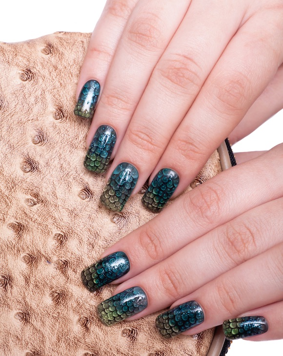 Snakeprint nail art
